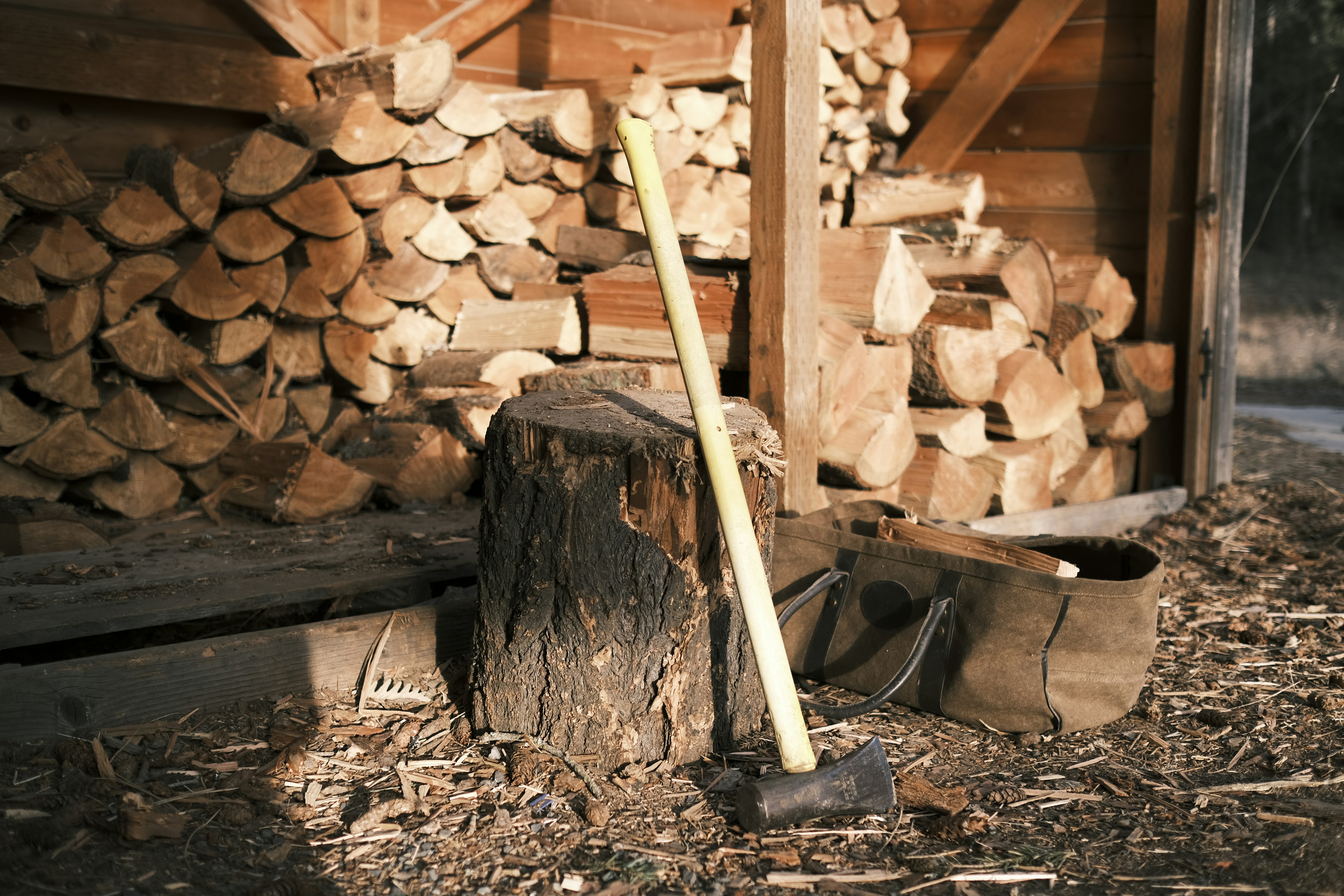 Stères de bois de chauffage sec empilés