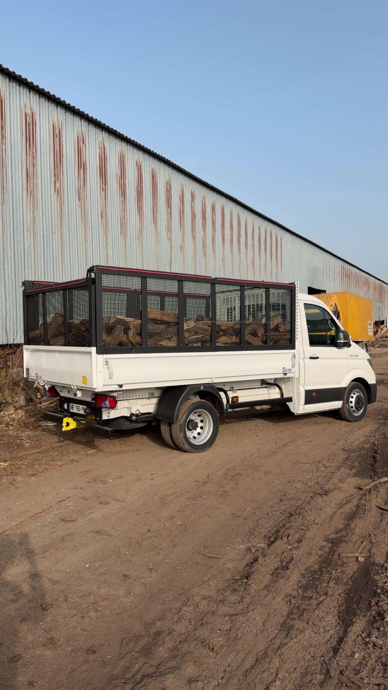 Livraison bois de chauffage — camion ProBois77 en Île-de-France